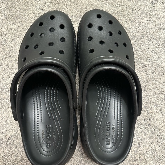 Platform Crocs - Picture 2 of 3